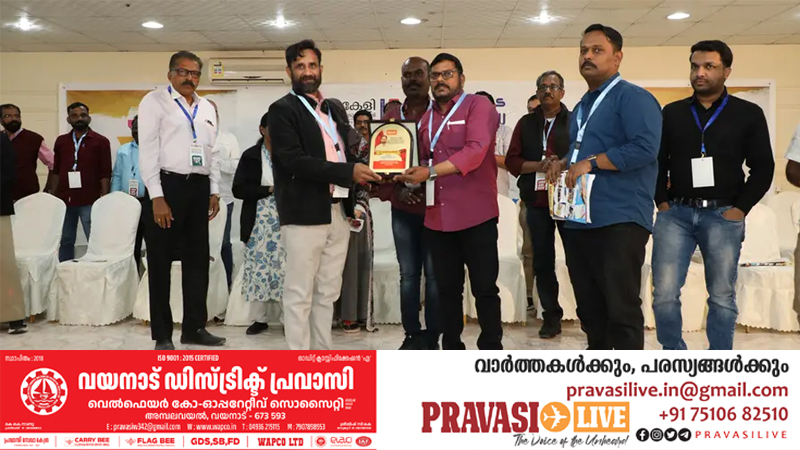 നാസർ പൊന്നാനിക്ക് കേളിയുടെ ആദരം